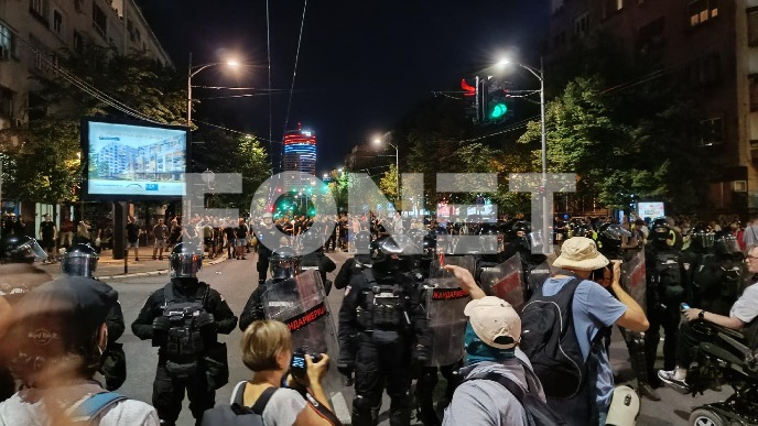 Krenuli na novinare